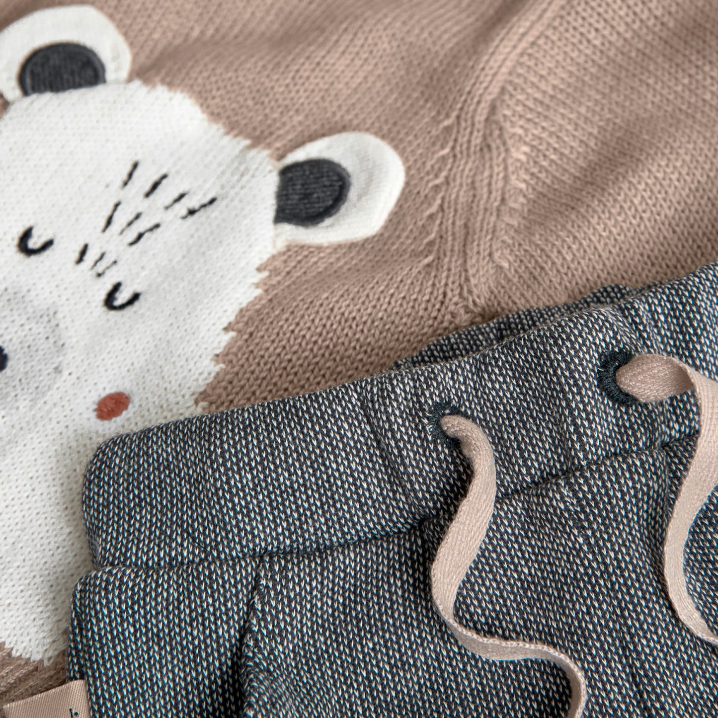 CONJUNTO PUNTO  BEIGE ANIMALITO